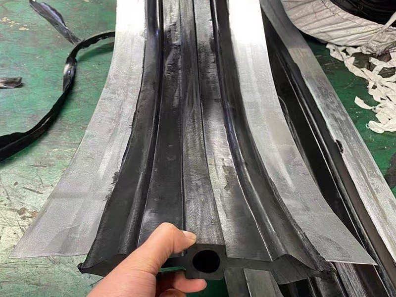 钢边橡胶止水带