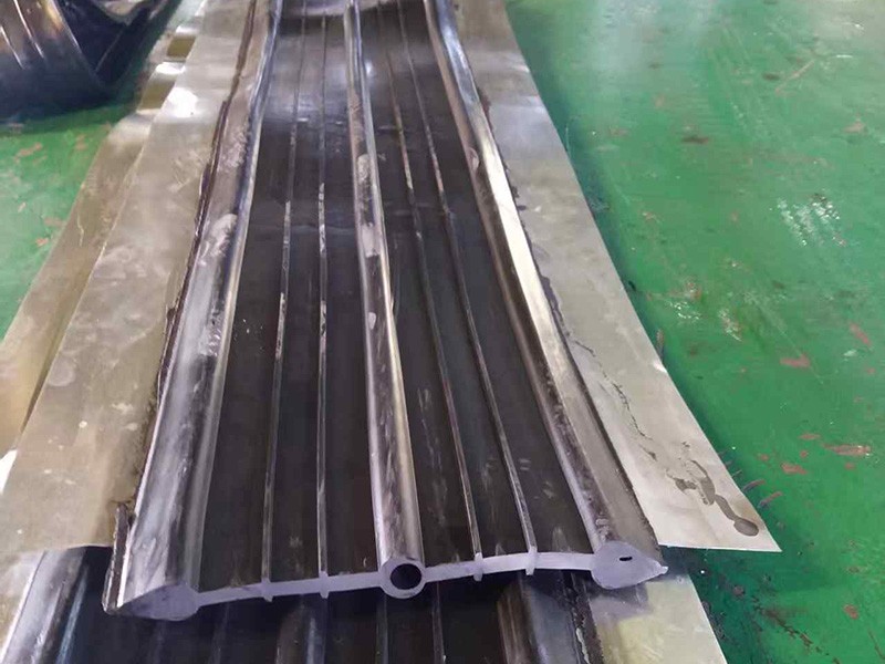 钢边橡胶止水带