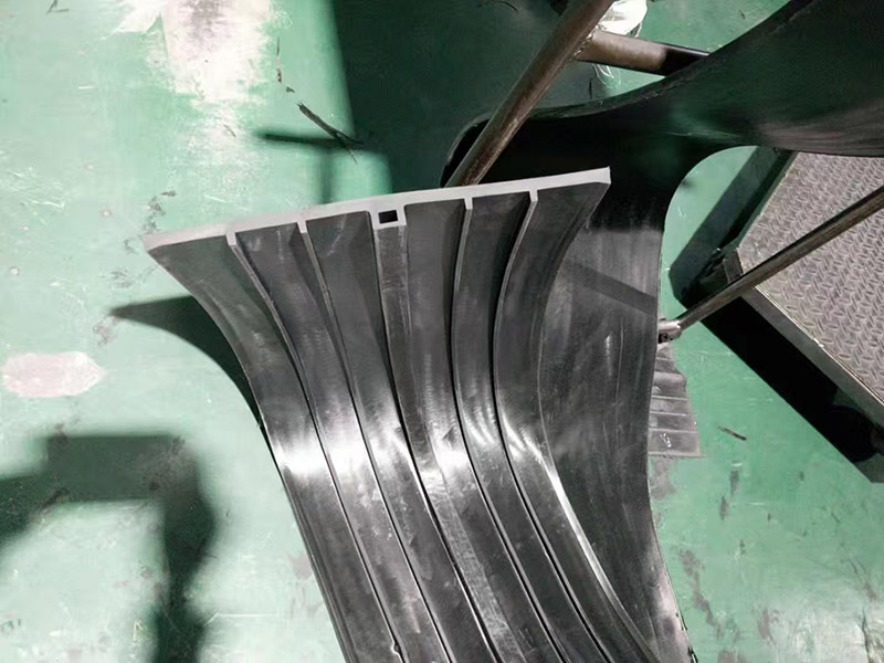 方孔外贴止水带