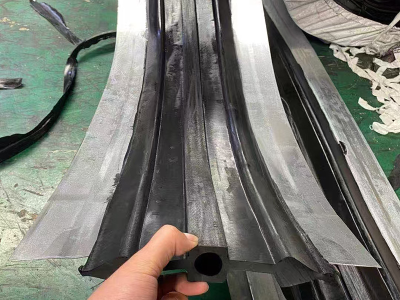 钢边橡胶止水带